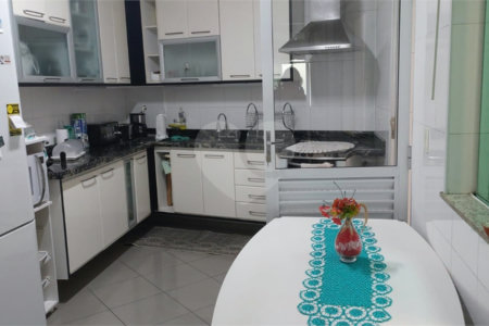 Casa à venda com 3 suítes no condomínio Itapuã XI, São Paulo - SP