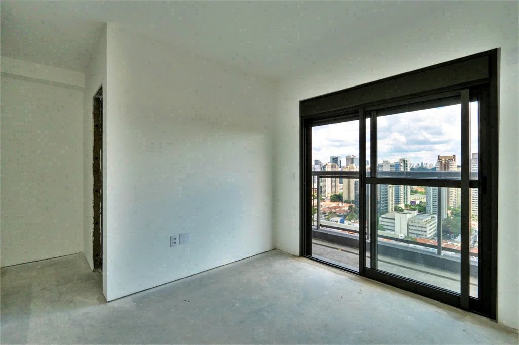 Apartamento à venda com 4 quartos, sendo 2 suítes,  em Jardim das Acácias, São Paulo, SP
