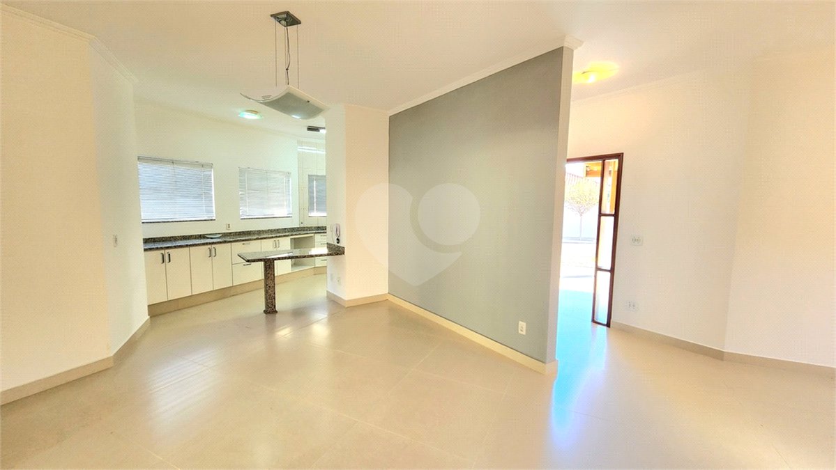 Casa à venda com 3 quartos, sendo 1 suíte, no condomínio Bouganville, Araraquara - SP