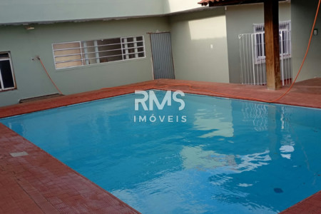 Casa à venda ou para alugar com 3 quartos, sendo 1 suíte,  no Centro, Angatuba, SP