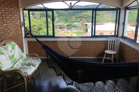 Casa à venda com 4 quartos, sendo 1 suíte, no Centro, Piracaia, SP