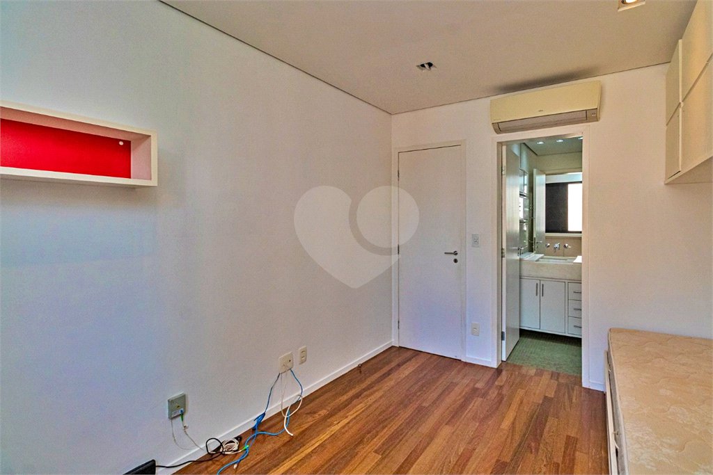 Apartamento à venda com 3 quartos, sendo 1 suíte, em Vila Olímpia, São Paulo, SP