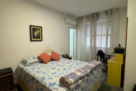 Apartamento com 2 dormitórios e suíte + dependência de serviço completa na Ponta da Praia – Localização privilegiada próximo à Praça Dino Bueno