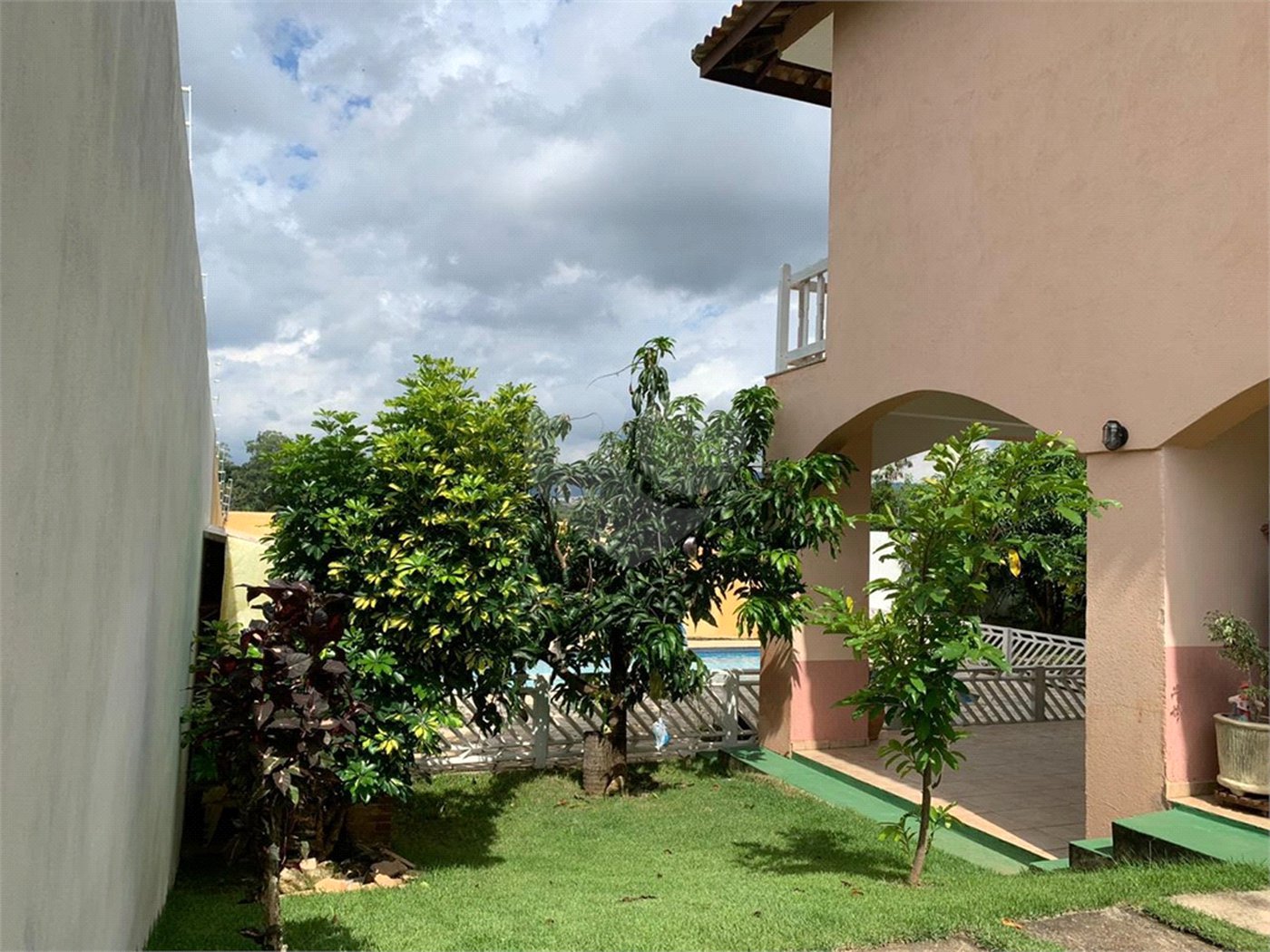 Casa ampla à venda no Vale das Flores em Atibaia