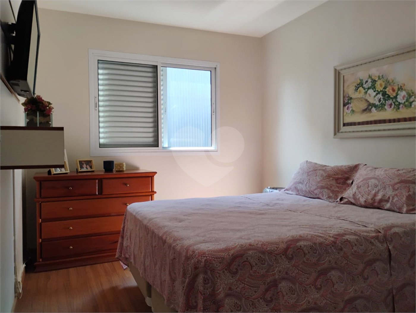 Vende-se apartamento no Jardim Aeroporto com 03 dormitórios