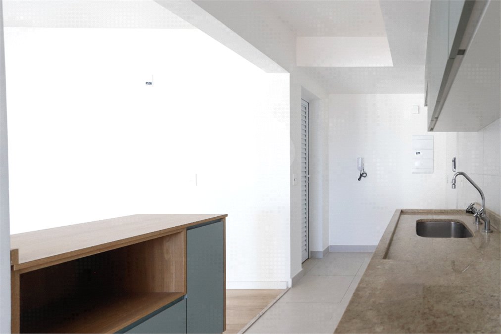 Apartamento à venda com 3 suítes em Vila Anastácio, São Paulo, SP