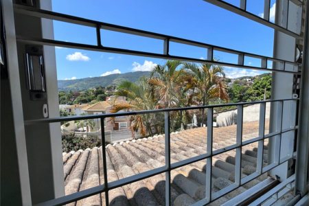 Casa à venda com 5 quartos, sendo 2 suítes,  em Jardim Maristela, Atibaia, SP