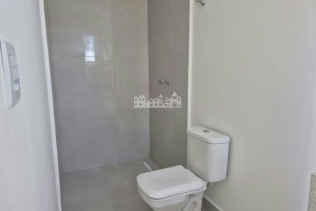 Casa à venda com 4 quartos, sendo 3 suítes, em Vila Petrópolis, Atibaia, SP