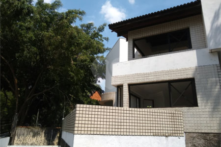 Sobrado à venda com 4 quartos, sendo 3 suítes,  em Morumbi, São Paulo, SP