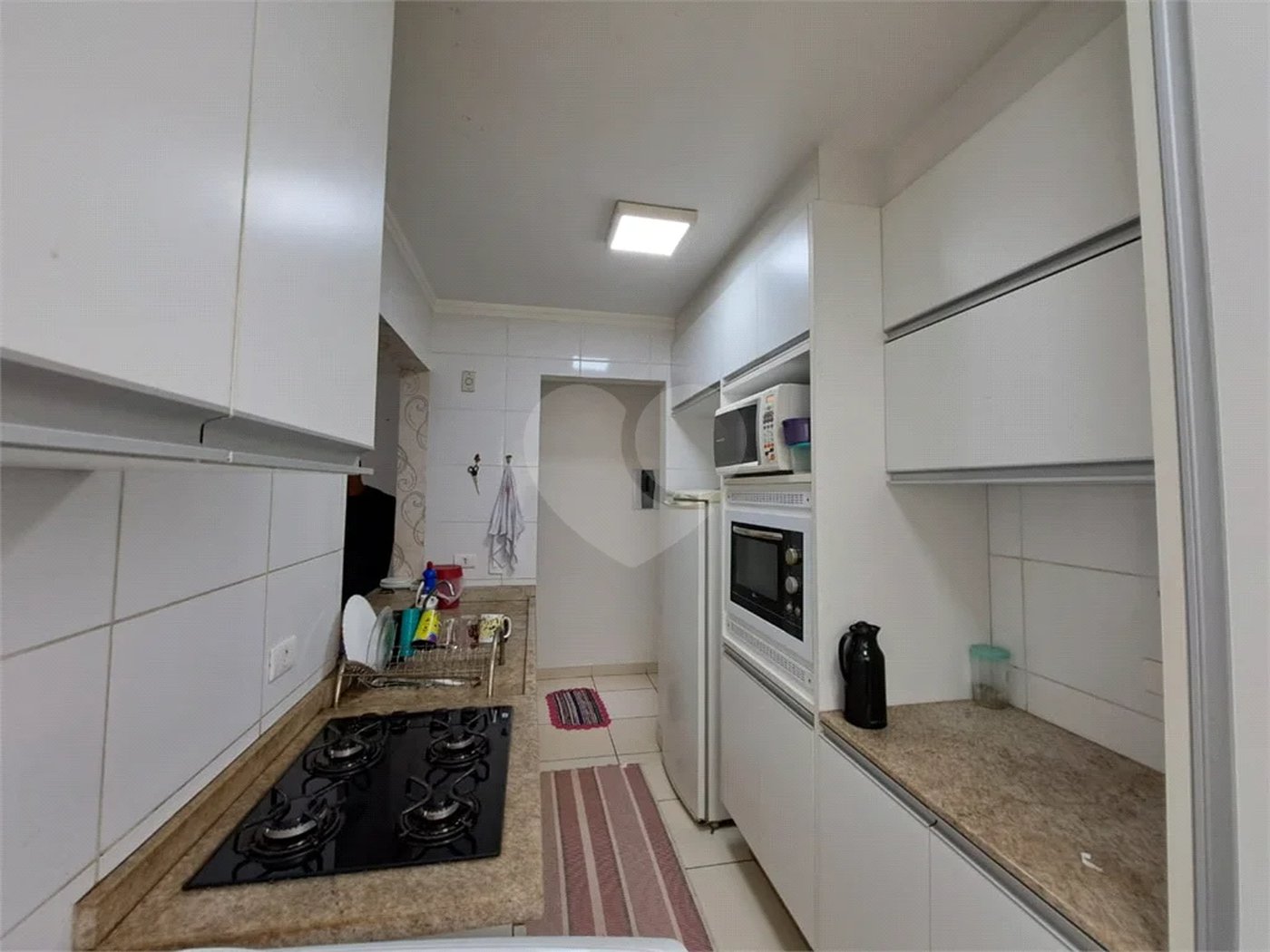 Apartamento com 02 quartos MOBILIADO com varanda e lazer !