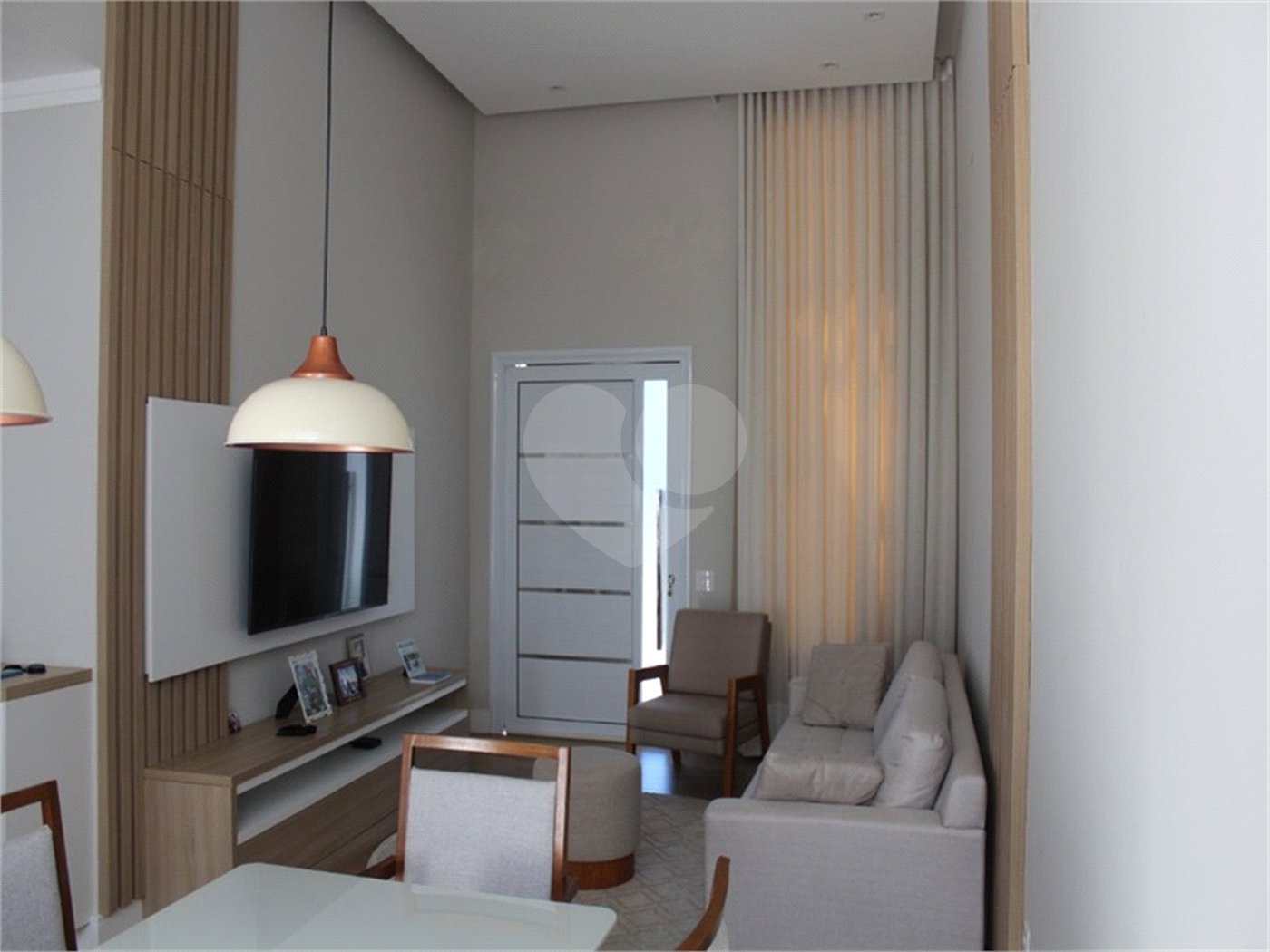 Casa à venda com 3 quartos, sendo 2 suítes, no condomínio Residencial Mantova, Indaiatuba - SP