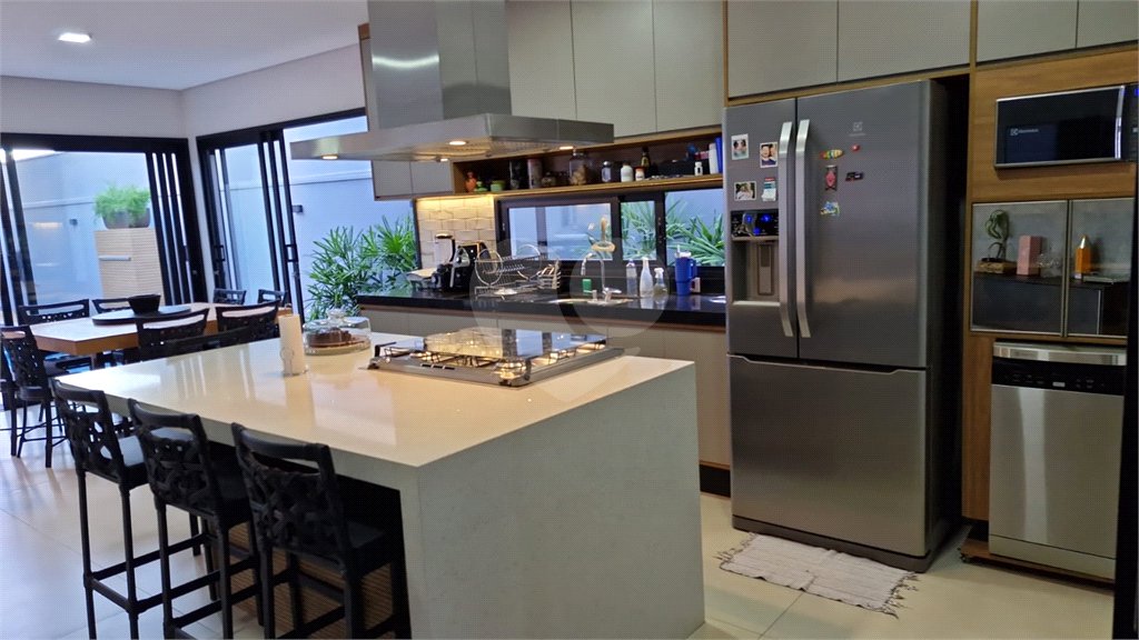 Casa à venda com 4 suítes no condomínio Quinta das Laranjeiras, Araraquara - SP