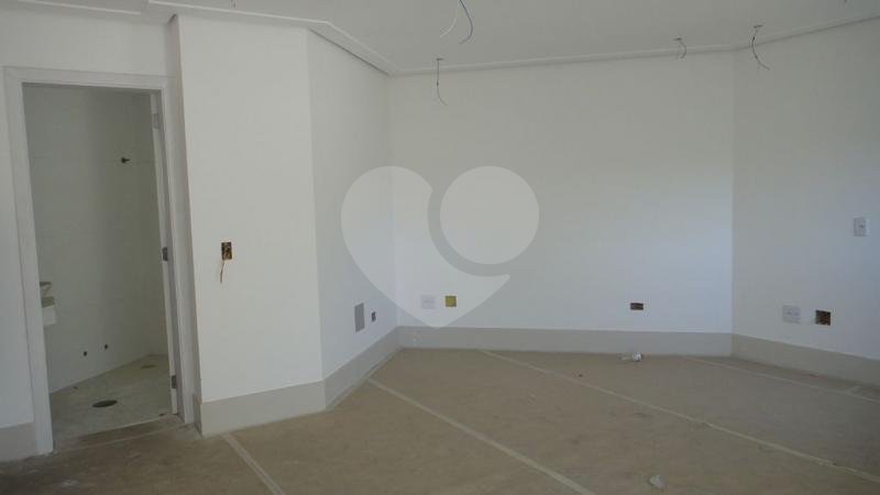 Casa à venda com 3 suítes no condomínio Villa Castanheira, São Paulo - SP