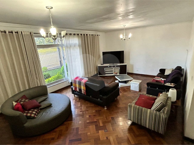 Sobrado à venda com 6 quartos, sendo 1 suíte,  em Vila Madalena, São Paulo, SP