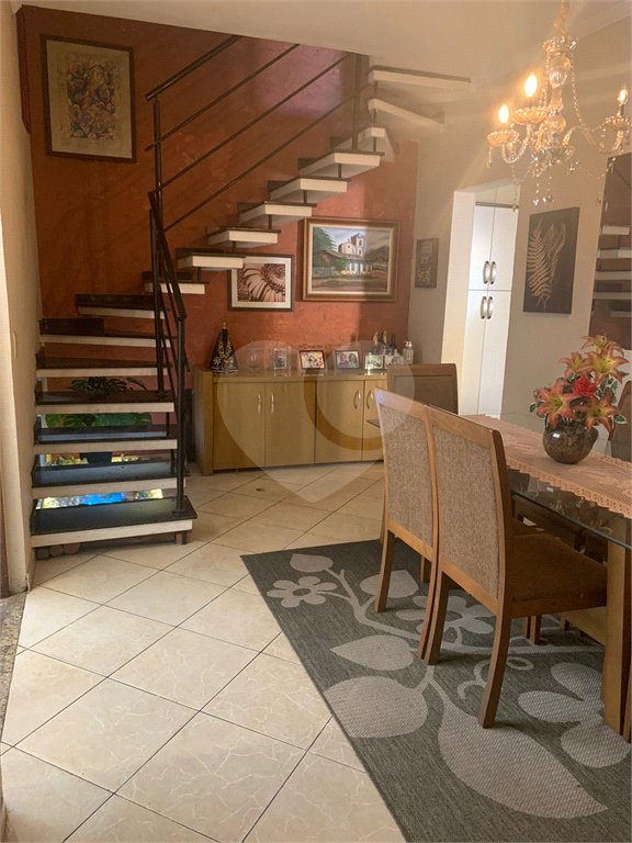 Casa à venda com 4 quartos, sendo 1 suíte, em Loteamento Shangrilá, Valinhos, SP