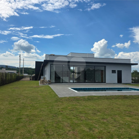 Casa à venda com 3 suítes no condomínio Village Ipanema 2, Araçoiaba da Serra - SP