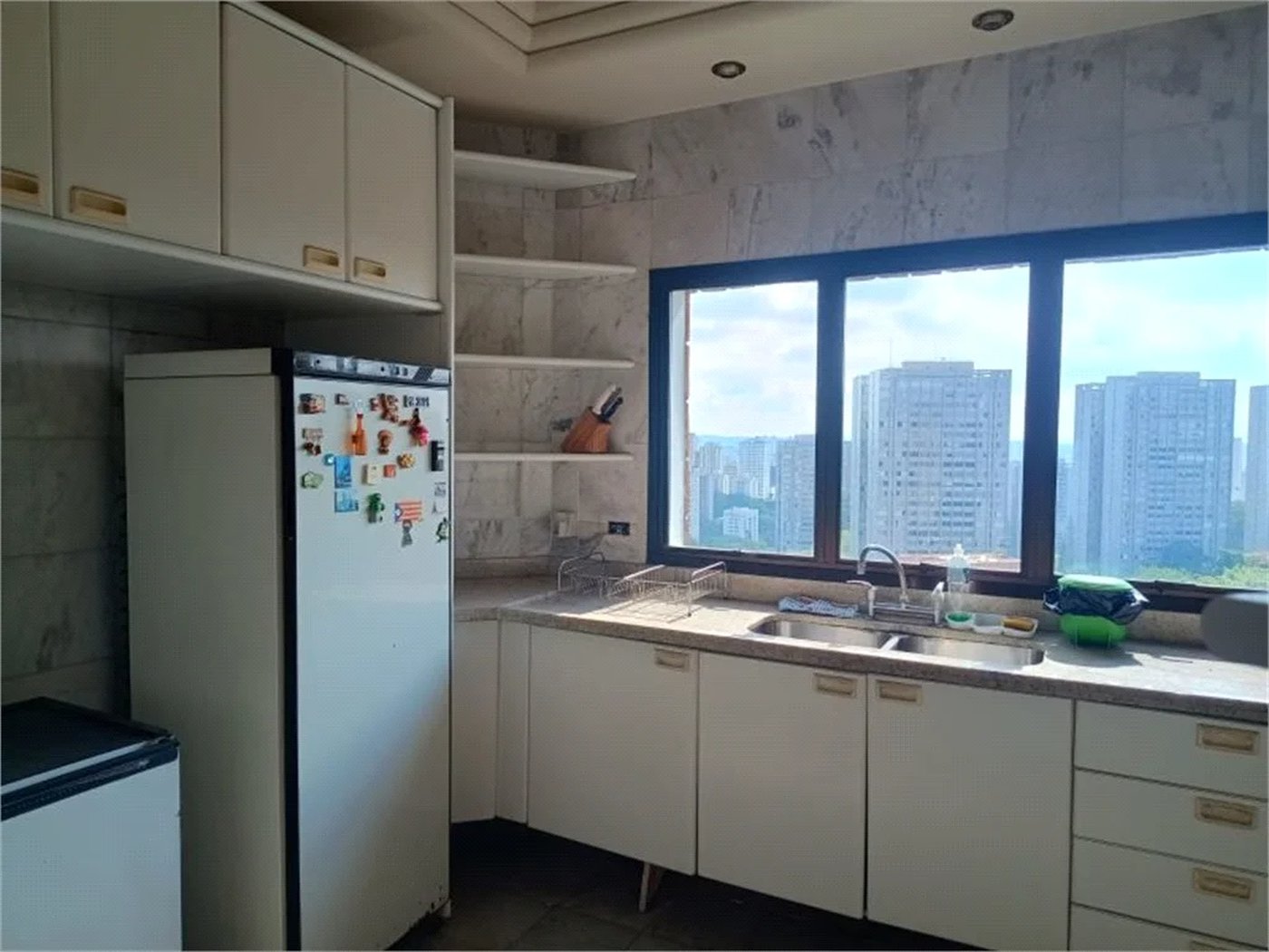 Apartamento à venda com 3 suítes em Vila Suzana, São Paulo, SP