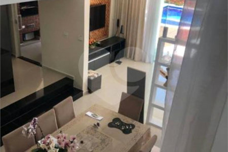 Casa à venda com 4 quartos, sendo 2 suítes, no condomínio Terras de São Francisco, Vinhedo - SP