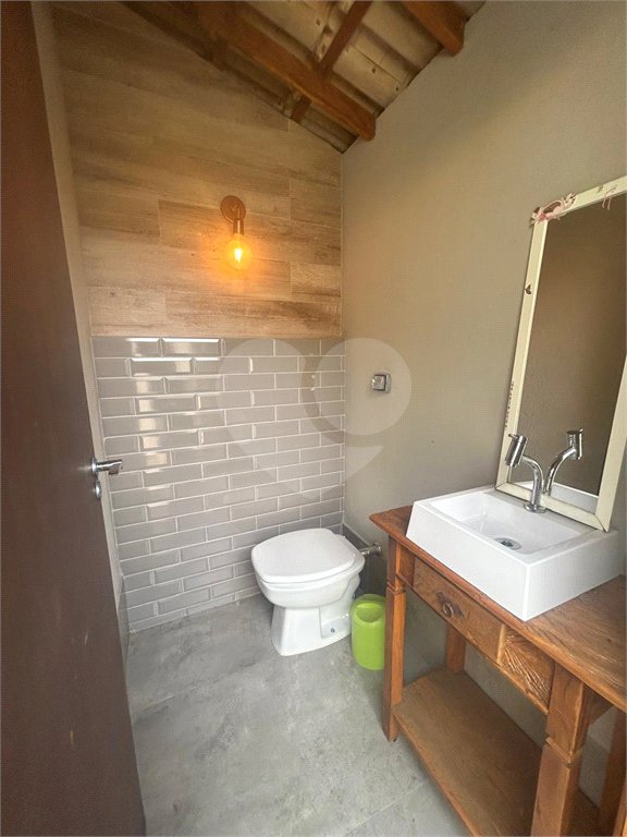 Casa à venda com 3 suítes no condomínio Braziliana, Valinhos - SP