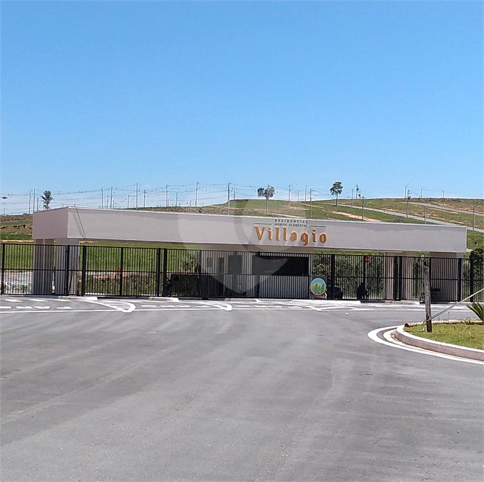 Casa à venda com 3 quartos, sendo 1 suíte, no condomínio Horto Florestal Villagio, Sorocaba - SP