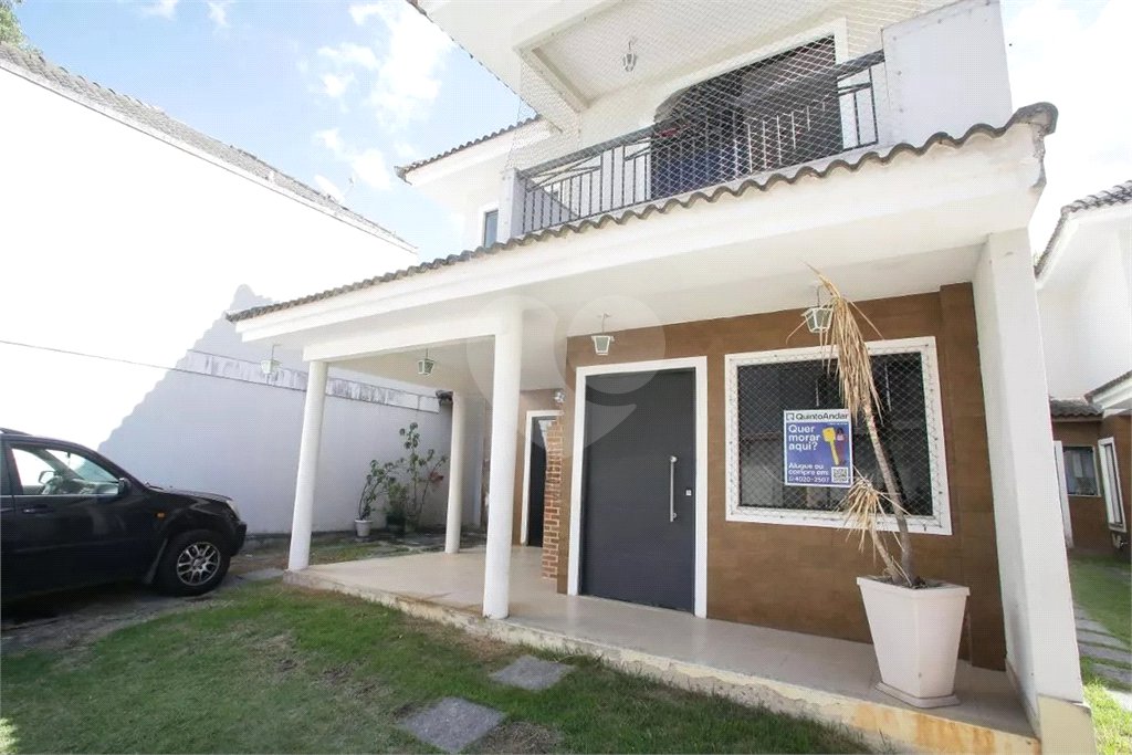 Casa à venda com 4 quartos, sendo 3 suítes, no condomínio Lícia de Alvarenga, Rio de Janeiro - RJ