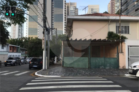 Casa à venda com 4 quartos, sendo 2 suítes, em Vila Cordeiro, São Paulo, SP