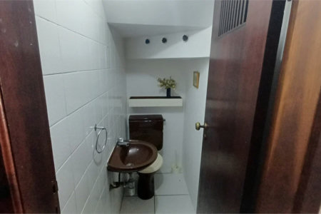 Sobrado à venda com 5 quartos, sendo 2 suítes, em Parque Continental, São Paulo, SP