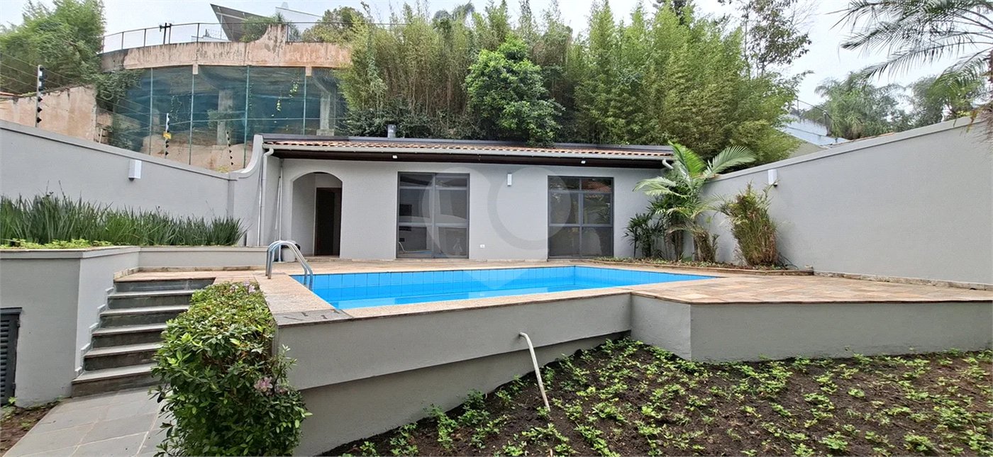 Casa à venda com 4 quartos, sendo 2 suítes,  em Jardim Marajoara, São Paulo, SP