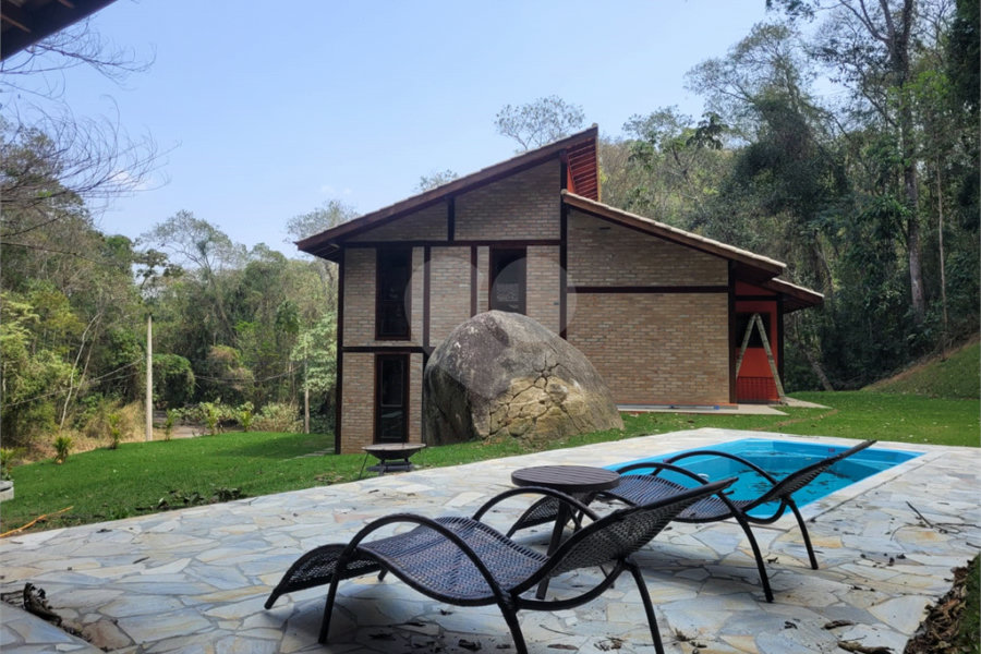 Casa à venda com 3 quartos, sendo 1 suíte, no condomínio Sausalito, Mairiporã - SP