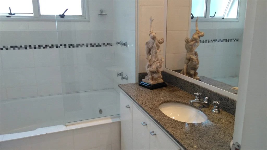 Apartamento à venda com 3 suítes em Jardim Londrina, São Paulo, SP