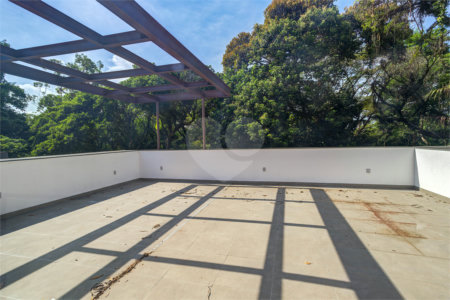 Casa à venda ou para alugar com 3 suítes no condomínio Jardim Flora, São Paulo - SP