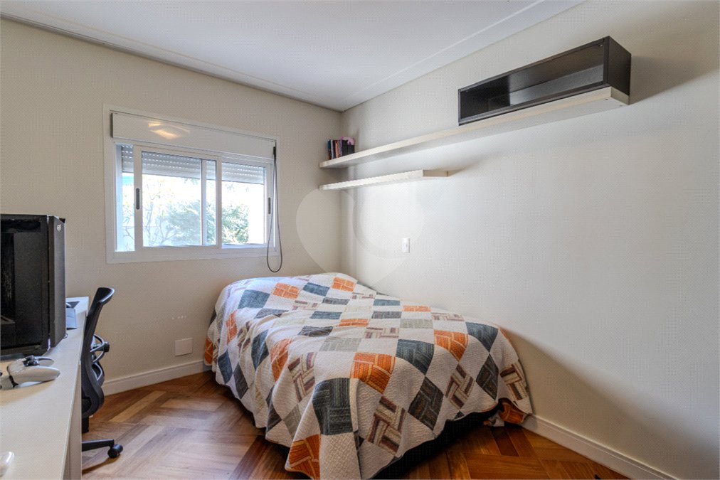 Casa à venda com 5 quartos, sendo 3 suítes, no condomínio Boulevard Saint Michael, São Paulo - SP