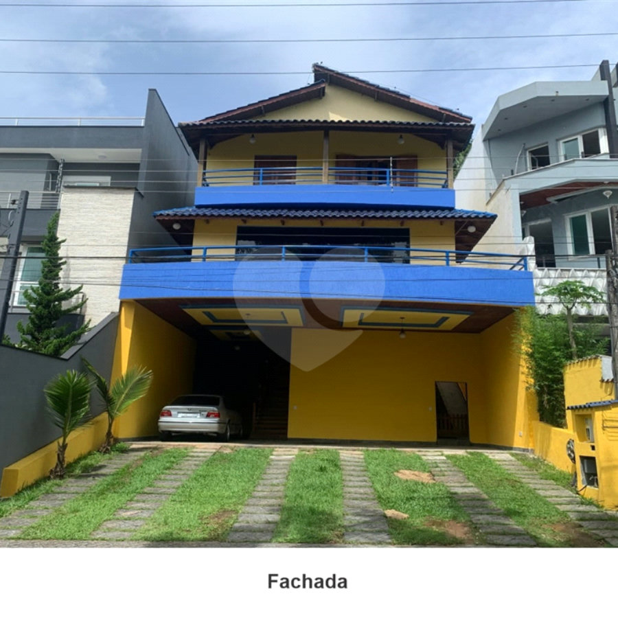 Casa à venda com 4 quartos, sendo 2 suítes, no condomínio Aruã, Mogi das Cruzes - SP