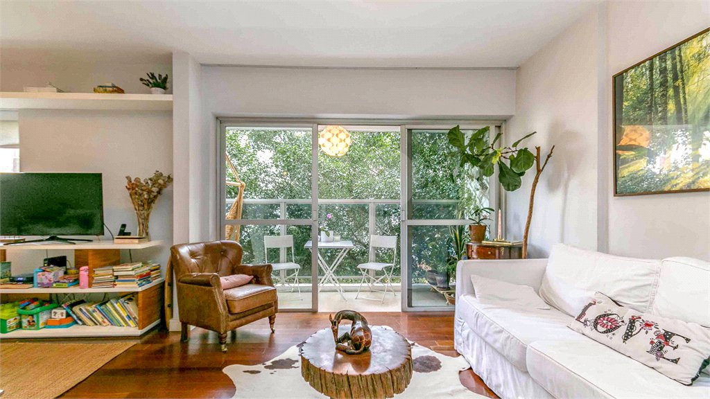 Apartamento à venda com 3 quartos, sendo 2 suítes,  em Pinheiros, São Paulo, SP