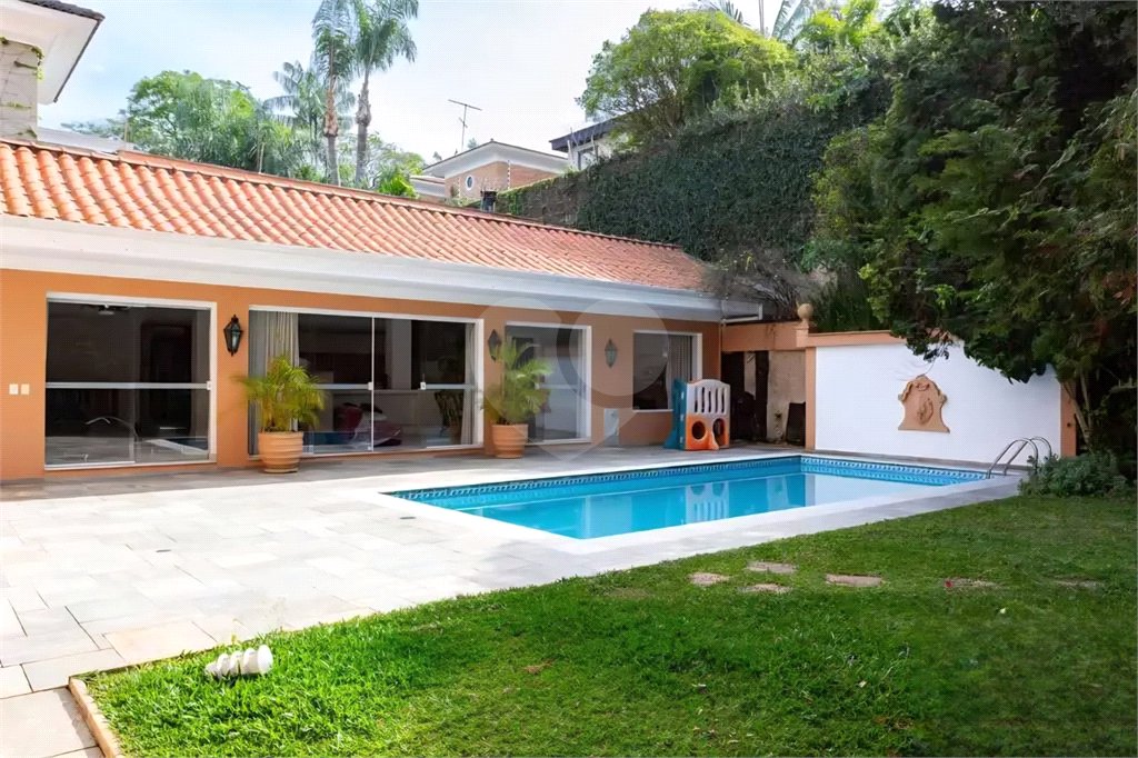 Casa à venda com 4 suítes em Jardim Leonor, São Paulo, SP