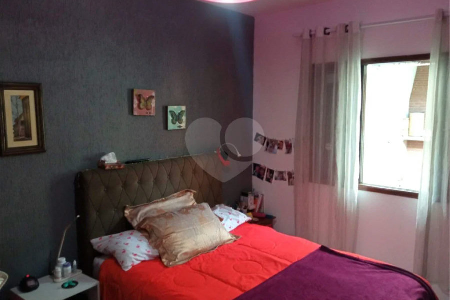 Ótimo sobrado, com amplo espaço interno (127m2), possuindo 03 dormitórios (01 suíte),