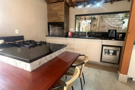 Casa à venda com 3 suítes no condomínio Braziliana, Valinhos - SP