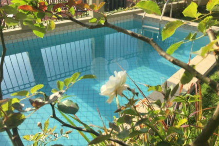 Casa à venda com 5 quartos, sendo 4 suítes, no condomínio Jardim Vitória Régia, São Paulo - SP