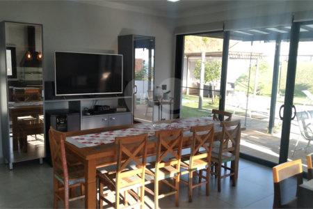 Casa à venda com 4 quartos, sendo 2 suítes, no condomínio Campos de Santo Antonio II, Itu - SP