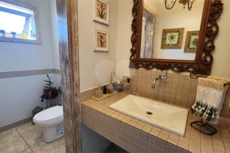 Casa à venda com 4 quartos, sendo 2 suítes, no condomínio Residencial Jardim Primavera, Louveira - SP