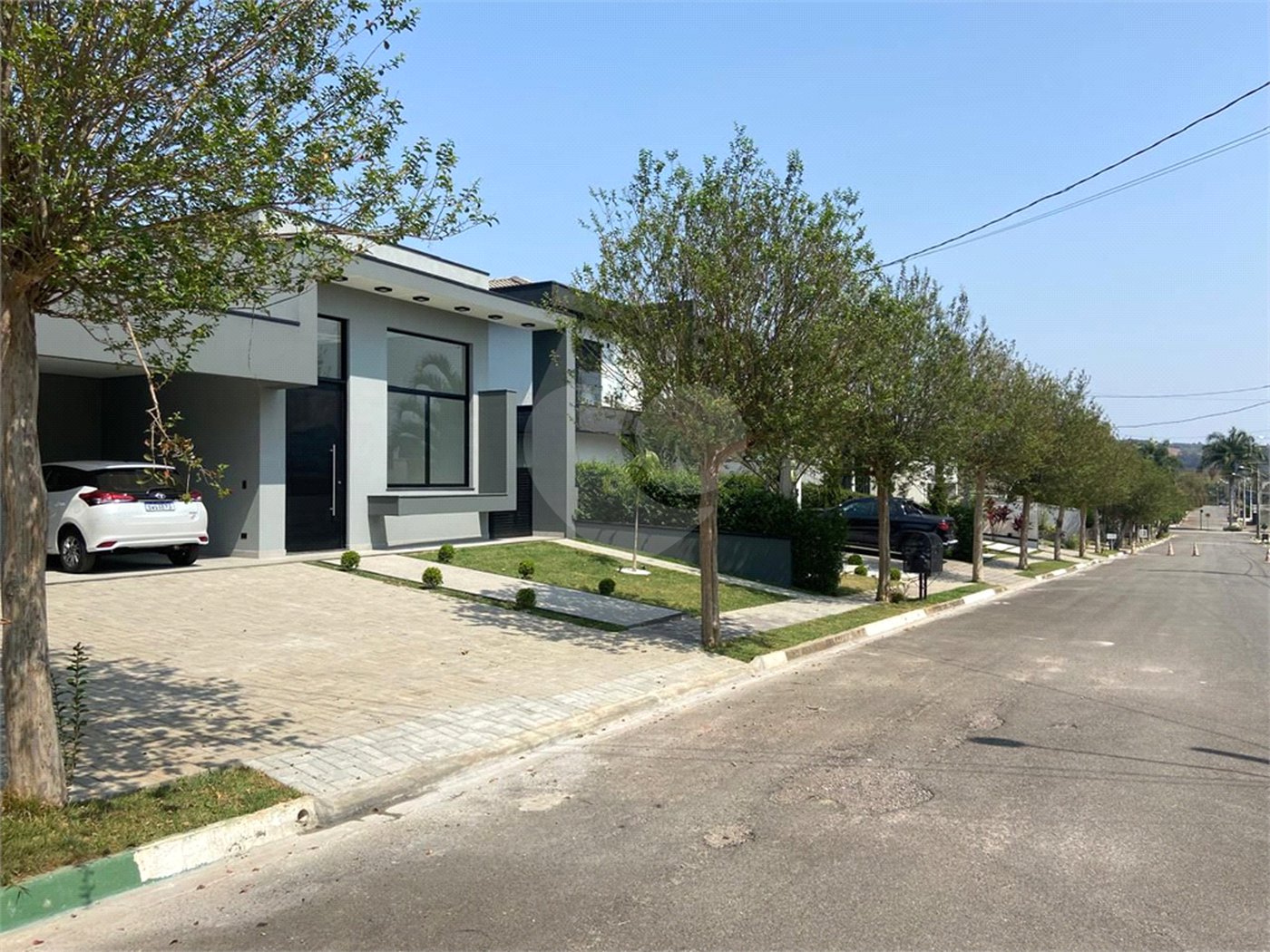 Casa à venda com 3 suítes no condomínio Shambala II, Atibaia - SP
