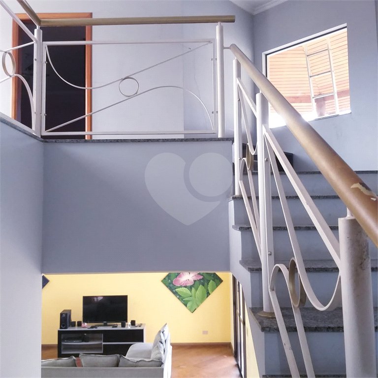 Casa à venda com 4 quartos, sendo 3 suítes, no condomínio Arujá 5, Arujá - SP