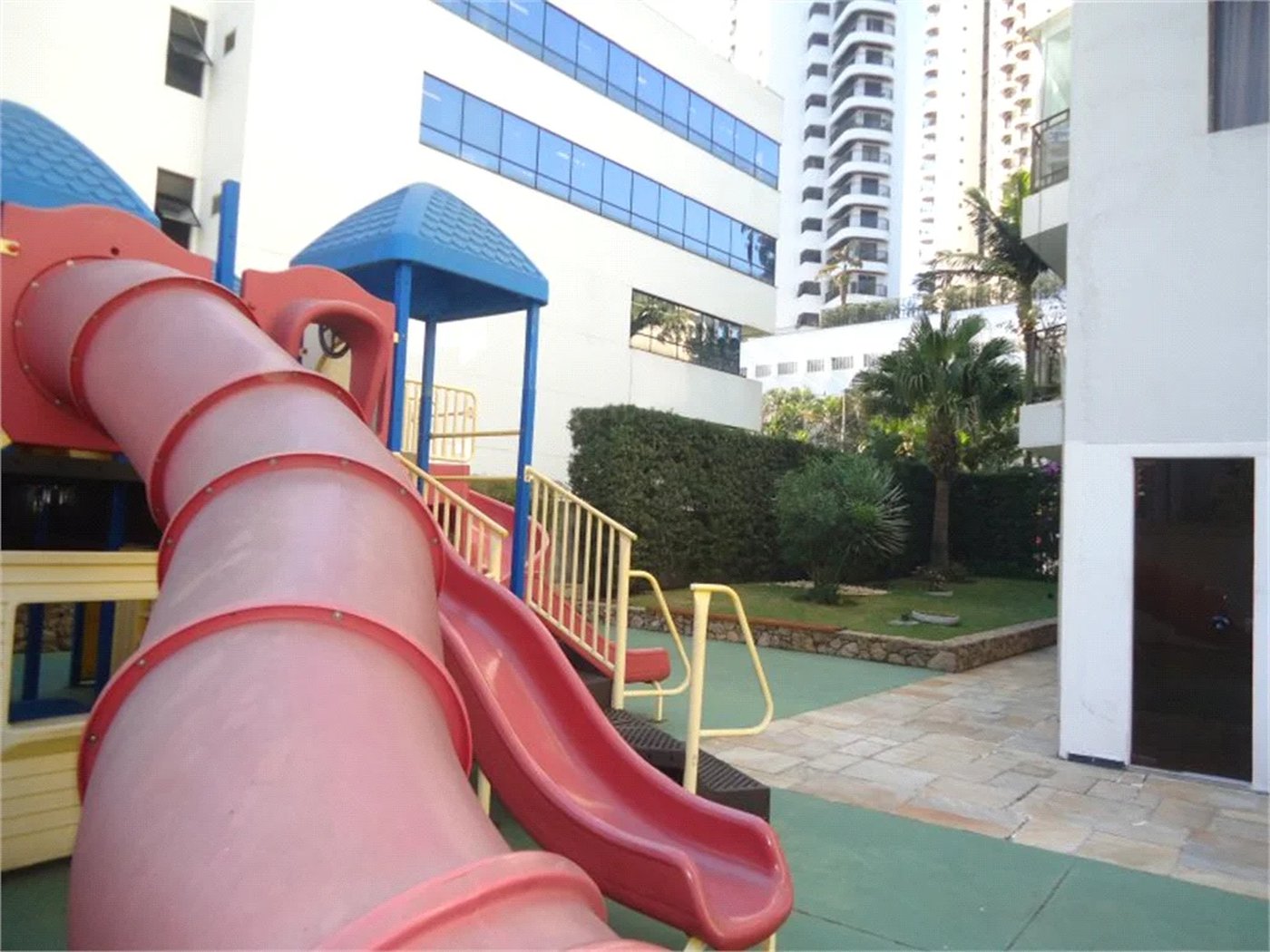 Apartamento à venda com 4 quartos, sendo 1 suíte,  em Vila Andrade, São Paulo, SP