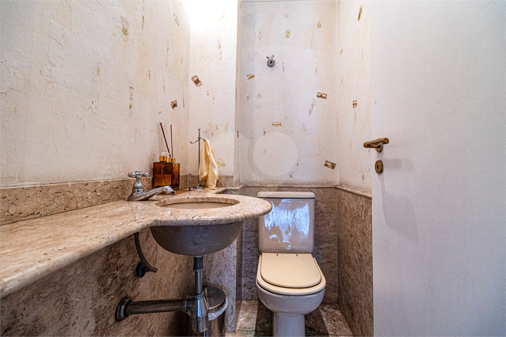 Apartamento à venda com 4 quartos, sendo 3 suítes,  em Perdizes, São Paulo, SP
