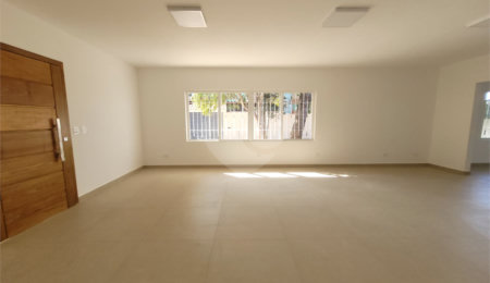 Casa Térrea à venda ou para alugar com 4 quartos, sendo 3 suítes,  em Horto Florestal, São Paulo, SP