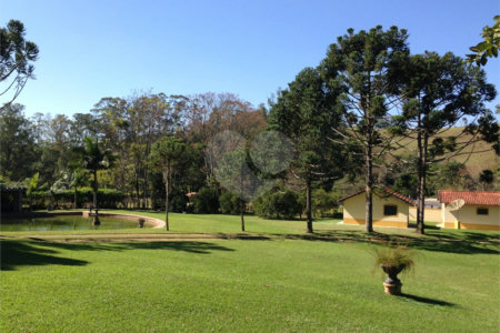 Sítio à venda com 4 quartos, sendo 1 suíte, no Centro, Piracaia, SP
