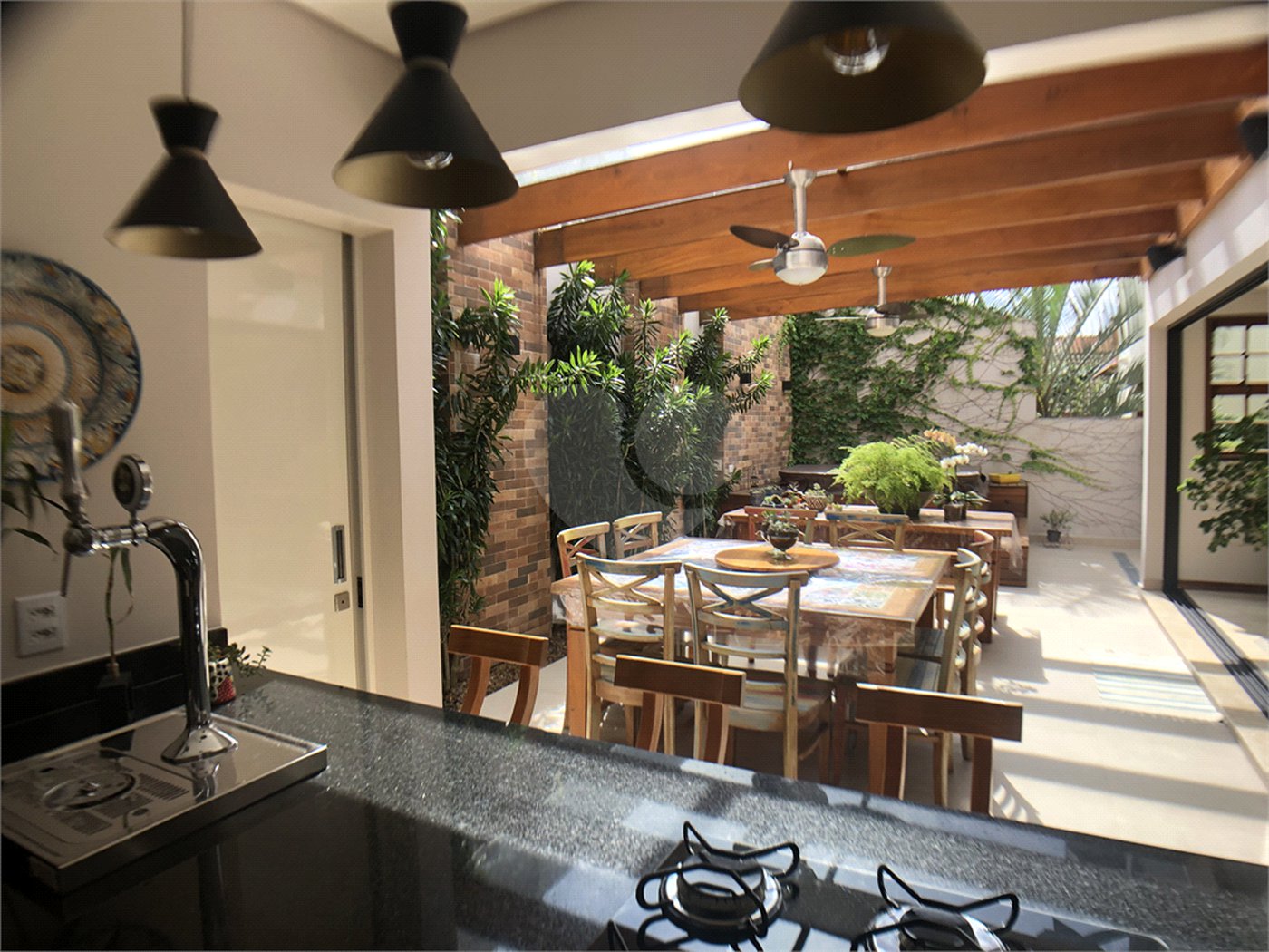 Casa à venda com 4 suítes no condomínio Residencial Floresta, São Paulo - SP