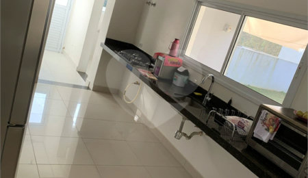 Casa à venda com 3 suítes no condomínio Altos de São Roque, São Roque - SP