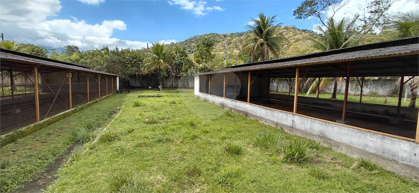 Terreno à venda com 3 suítes em Bazílio, Rio Bonito, RJ