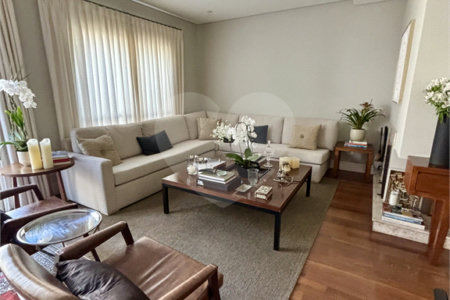 Casa à venda com 4 quartos, sendo 3 suítes, no condomínio Vila Carmel, São Paulo - SP